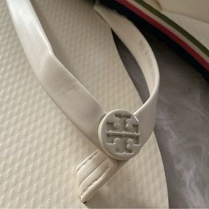 TORY BURCH, IVORY FLIP FLOP W/ stacked colors, NEW